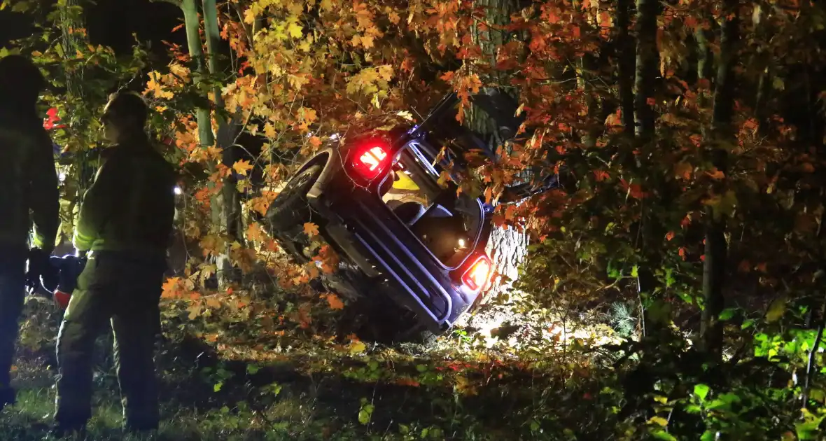 Twee personen bekneld bij ongeval - Foto 6