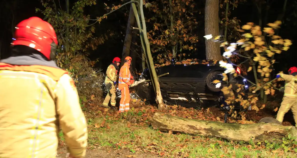 Twee personen bekneld bij ongeval - Foto 8