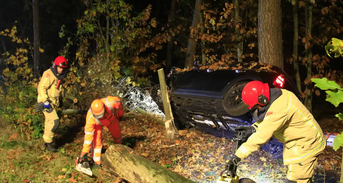 Twee personen bekneld bij ongeval - Foto 9