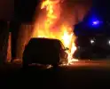 Bestelbus en auto uitgebrand door brandstichting