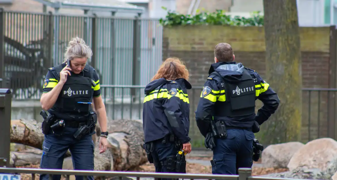 Man met verward gedrag stormt basisschool binnen - Foto 3