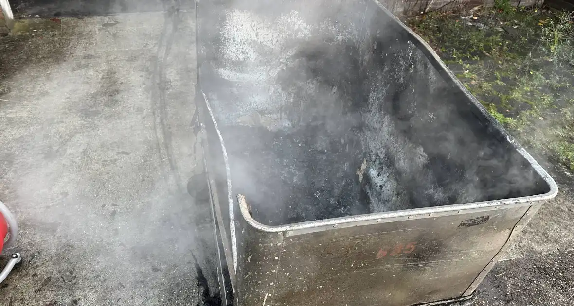 Rookontwikkeling bij brand in oude textielfabriek - Foto 2