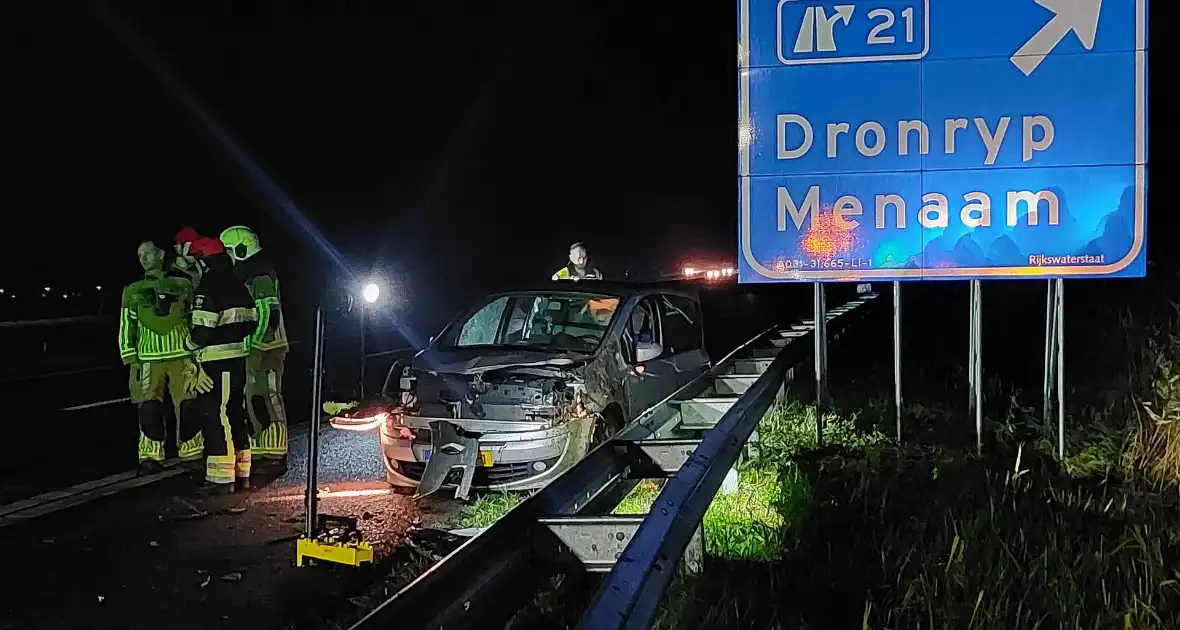 Gewonden na frontale botsing tussen auto's - Foto 10