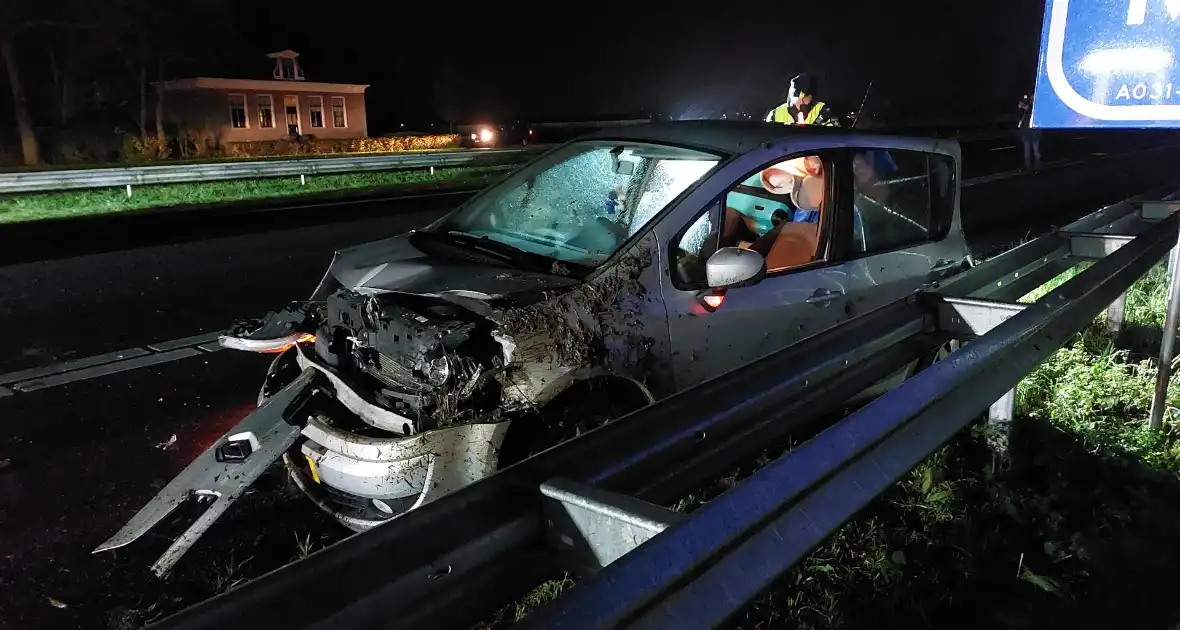 Gewonden na frontale botsing tussen auto's - Foto 15