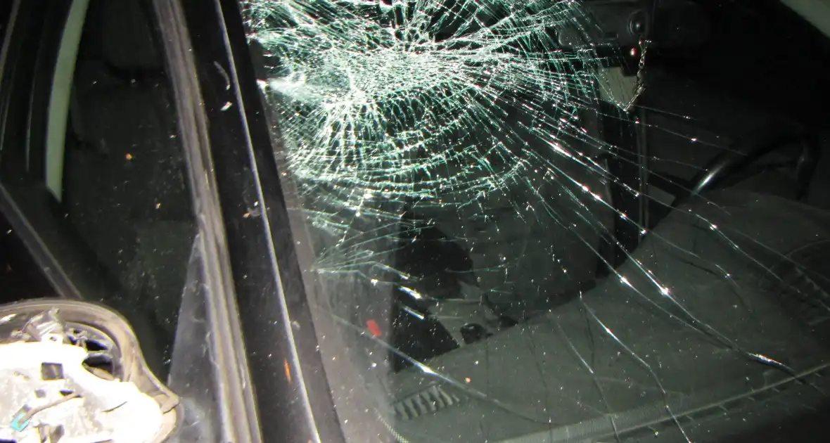 Automobilist schept scooterrijder tijdens afslaan - Foto 2