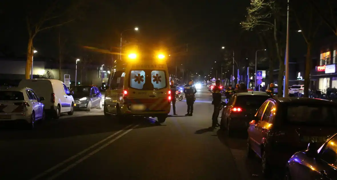 Schade na botsing tussen auto en bromfiets - Foto 1