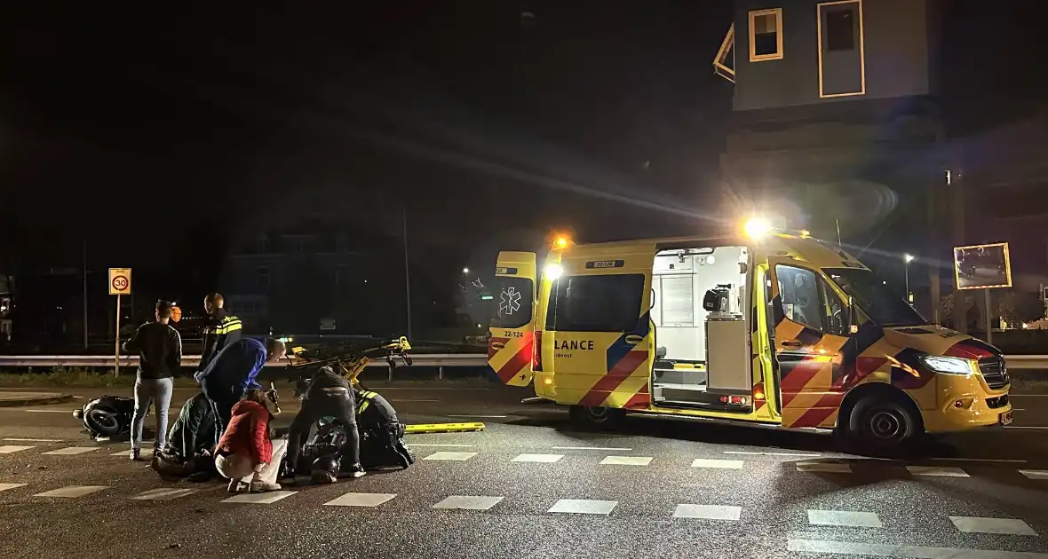 Brommerrijder ernstig gewond bij botsing met auto - Foto 2