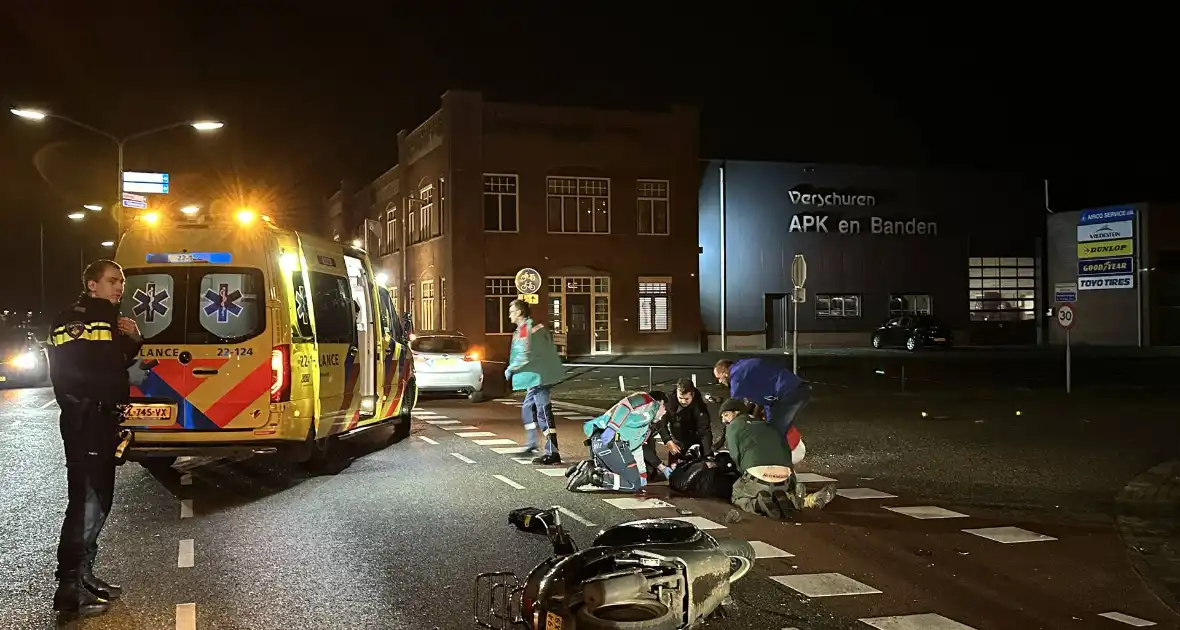 Brommerrijder ernstig gewond bij botsing met auto - Foto 3