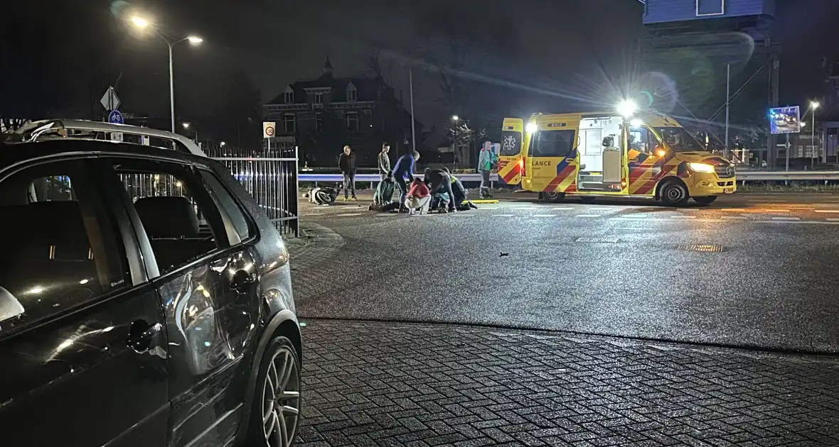 Brommerrijder ernstig gewond bij botsing met auto - Foto 4