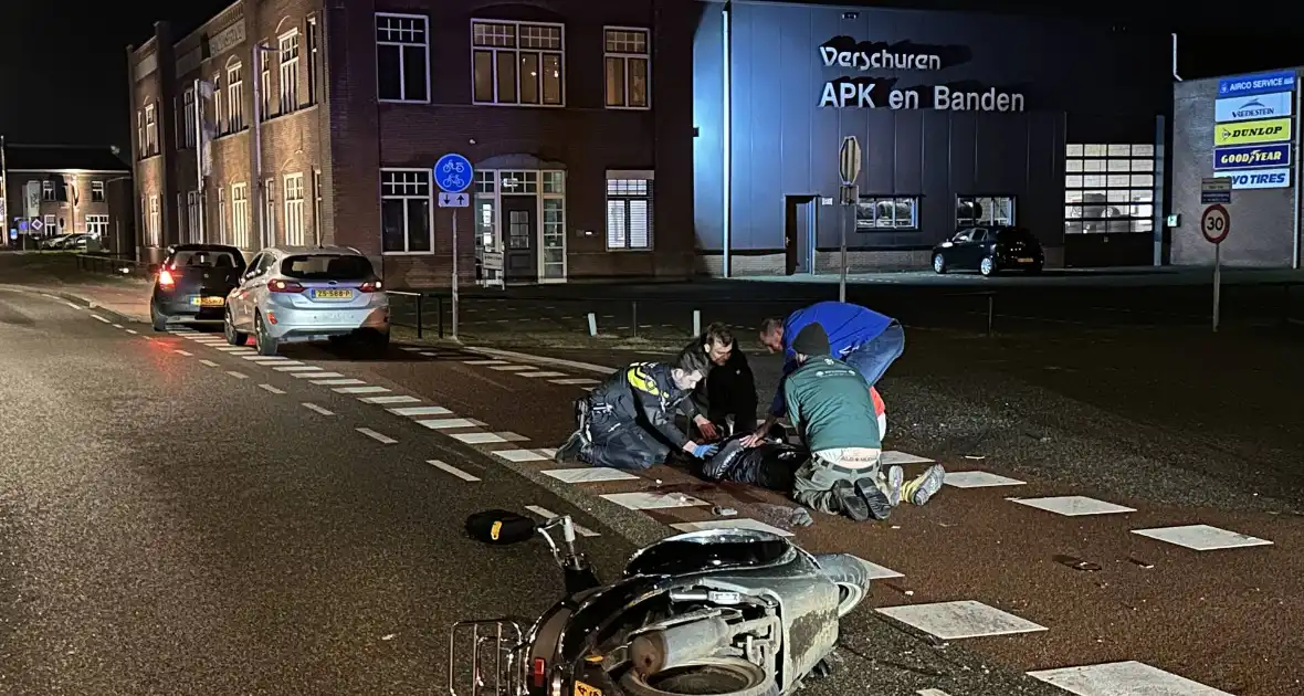 Brommerrijder ernstig gewond bij botsing met auto - Foto 6