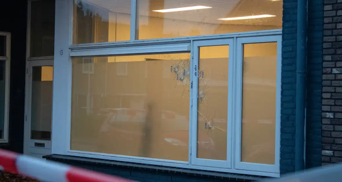 Kogelgaten aangetroffen in bedrijfspand - Foto 1