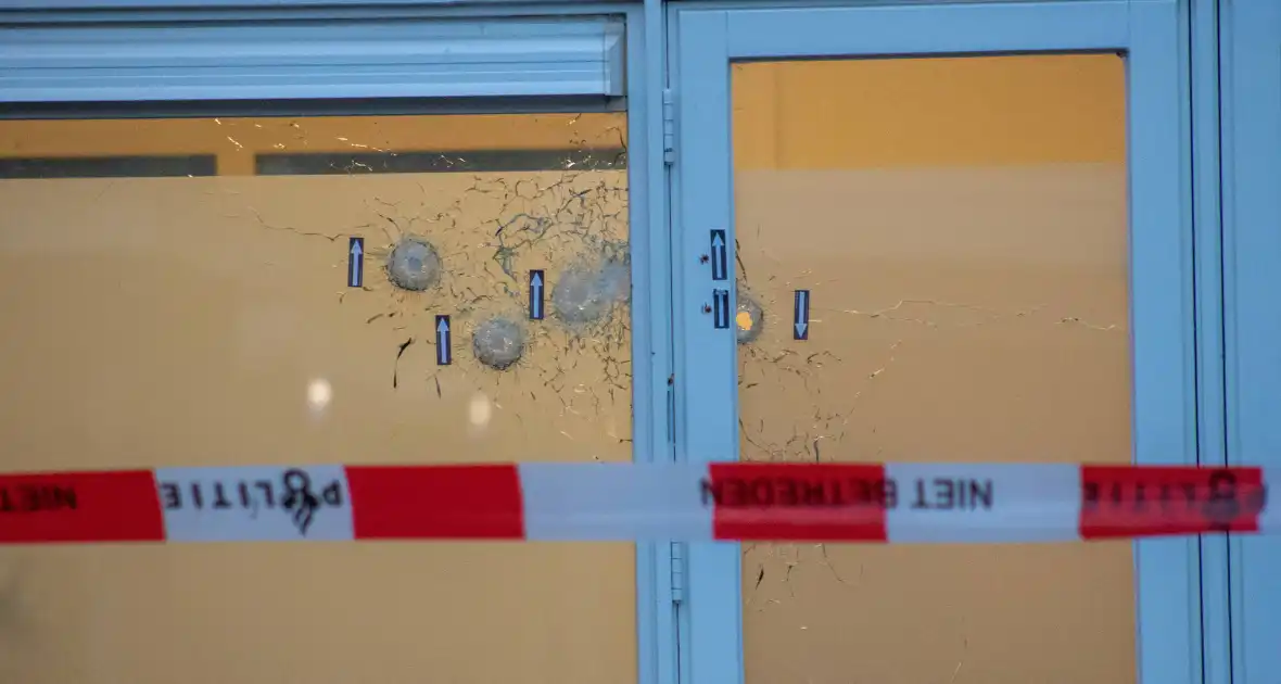 Kogelgaten aangetroffen in bedrijfspand - Foto 2