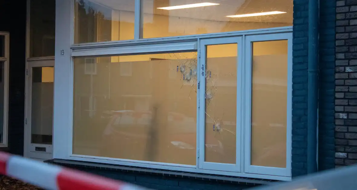 Kogelgaten aangetroffen in bedrijfspand - Foto 5