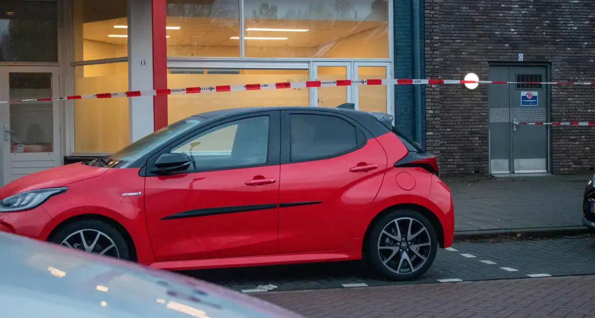 Kogelgaten aangetroffen in bedrijfspand - Foto 6