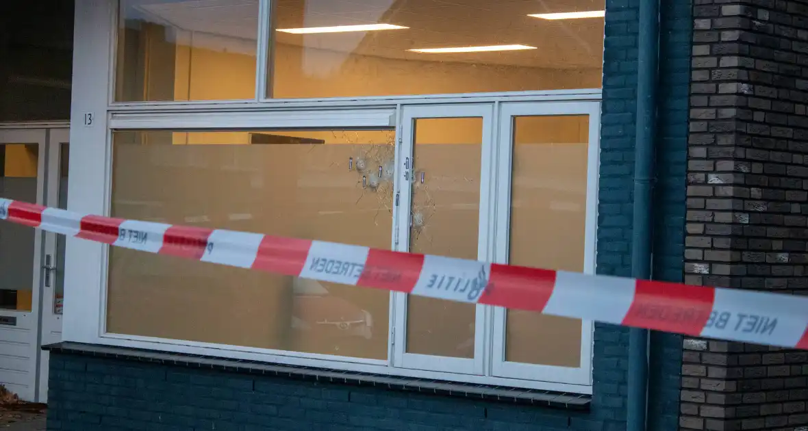 Kogelgaten aangetroffen in bedrijfspand - Foto 8