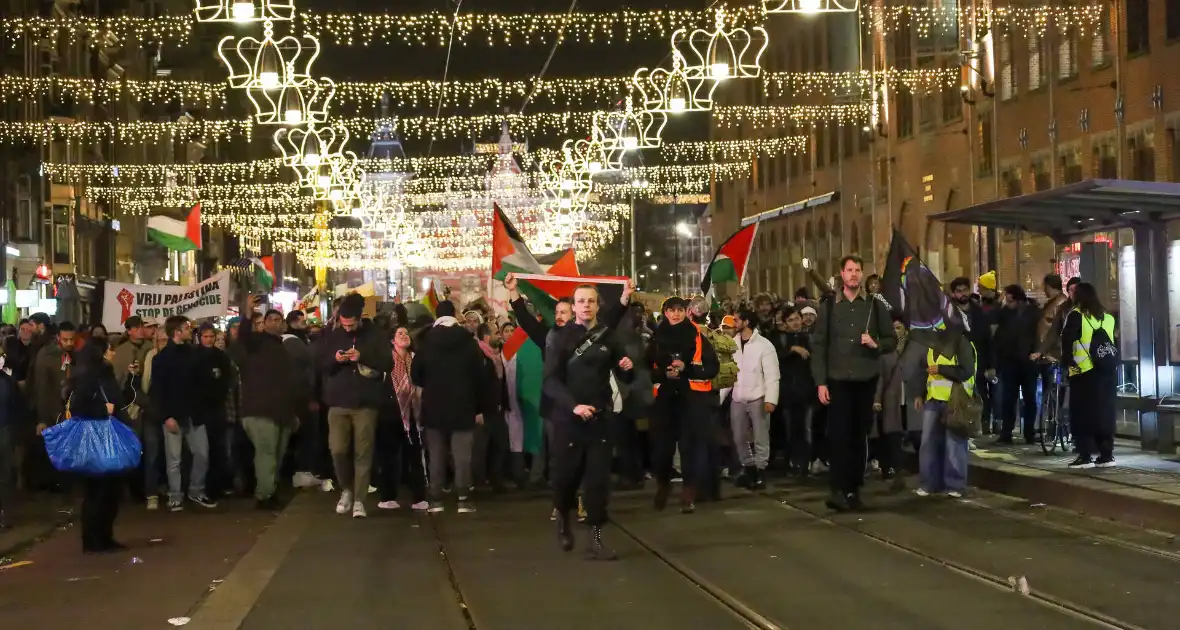 Duizend actievoerders op de been voor demonstratie tegen PVV - Foto 1