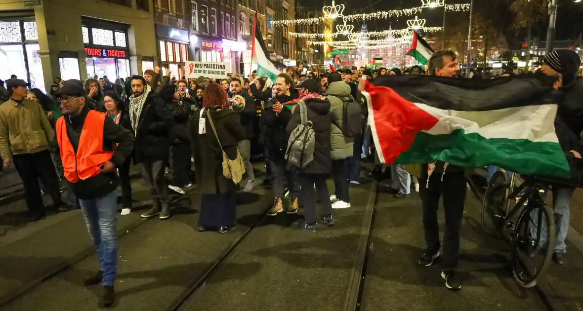 Duizend actievoerders op de been voor demonstratie tegen PVV - Foto 3