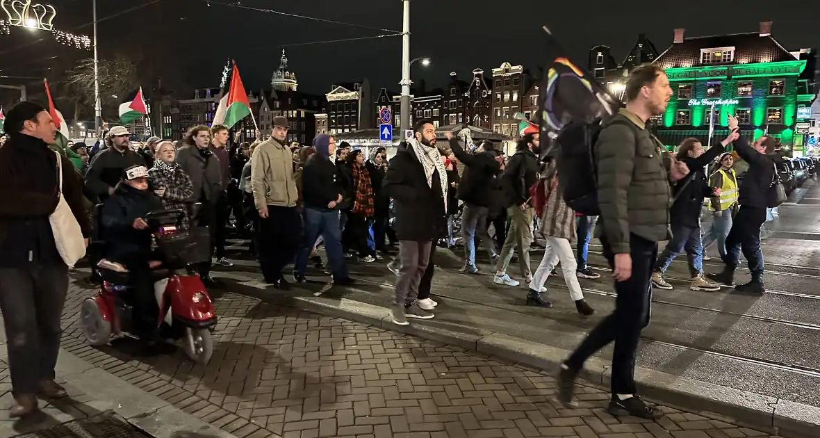 Duizend actievoerders op de been voor demonstratie tegen PVV - Foto 4