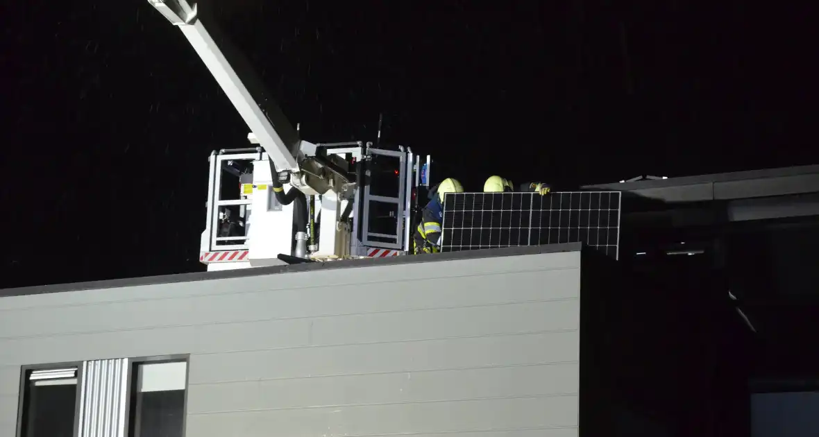 Zonnepanelen komen los door harde wind - Foto 2
