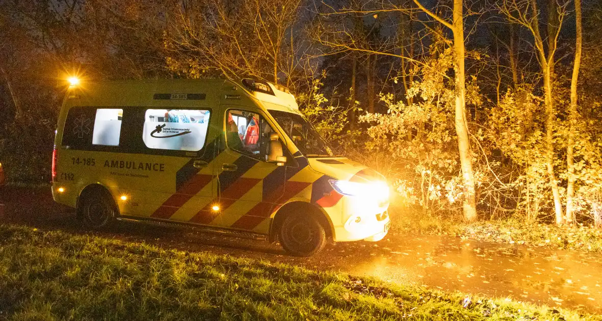 Scooterrijder gewond bij botsing met omgewaaide boom - Foto 6