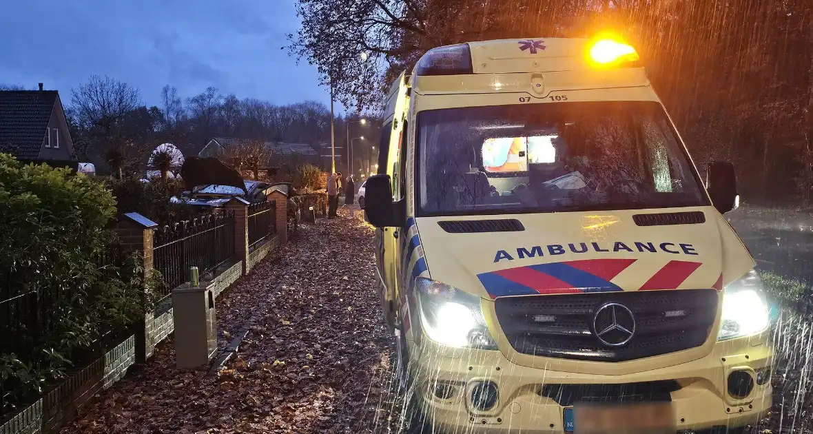 Automobilist verliest macht over stuur en belandt in tuin - Foto 6