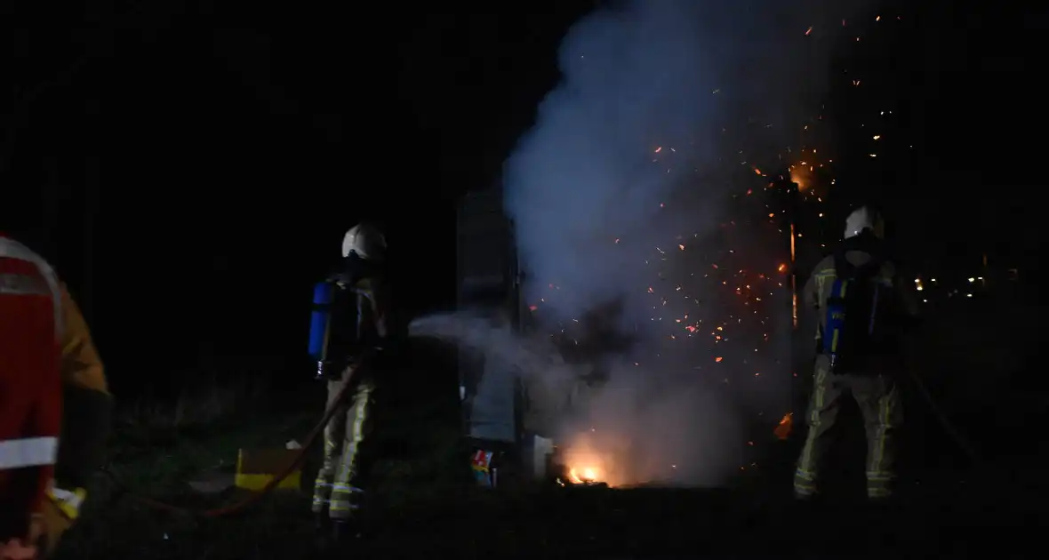 Flinke brand in grote container - Foto 3