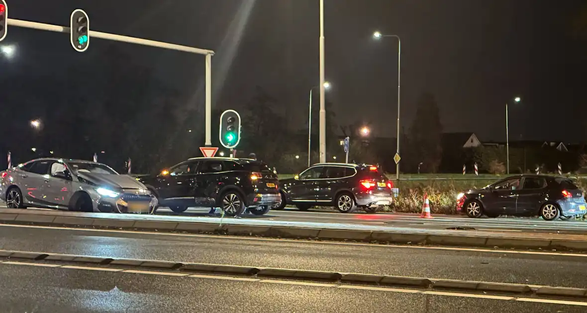 Ravage na frontale botsing tussen auto's - Foto 4