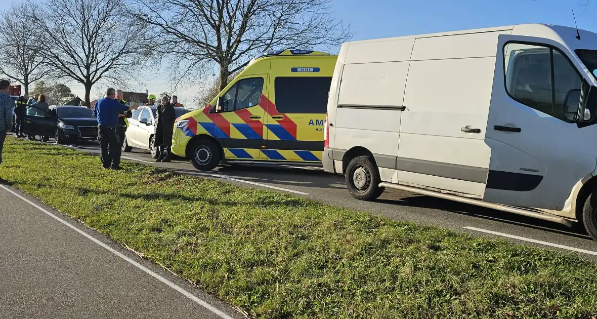 Veel schade bij kop-staartbotsing tussen vier voertuigen