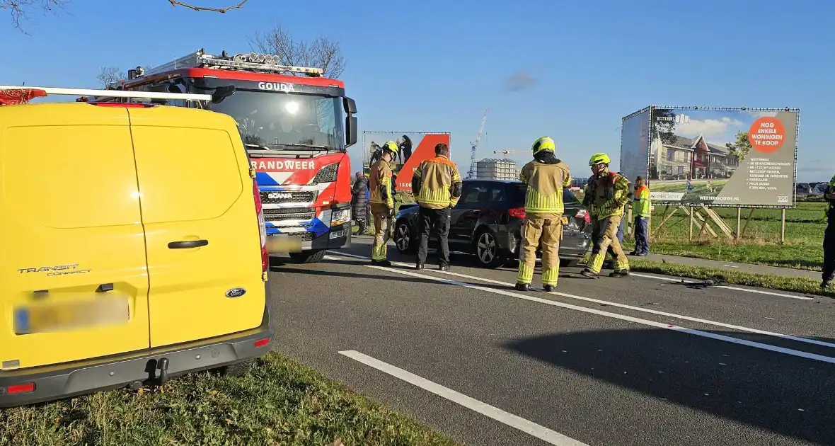 Veel schade bij kop-staartbotsing tussen vier voertuigen - Foto 4