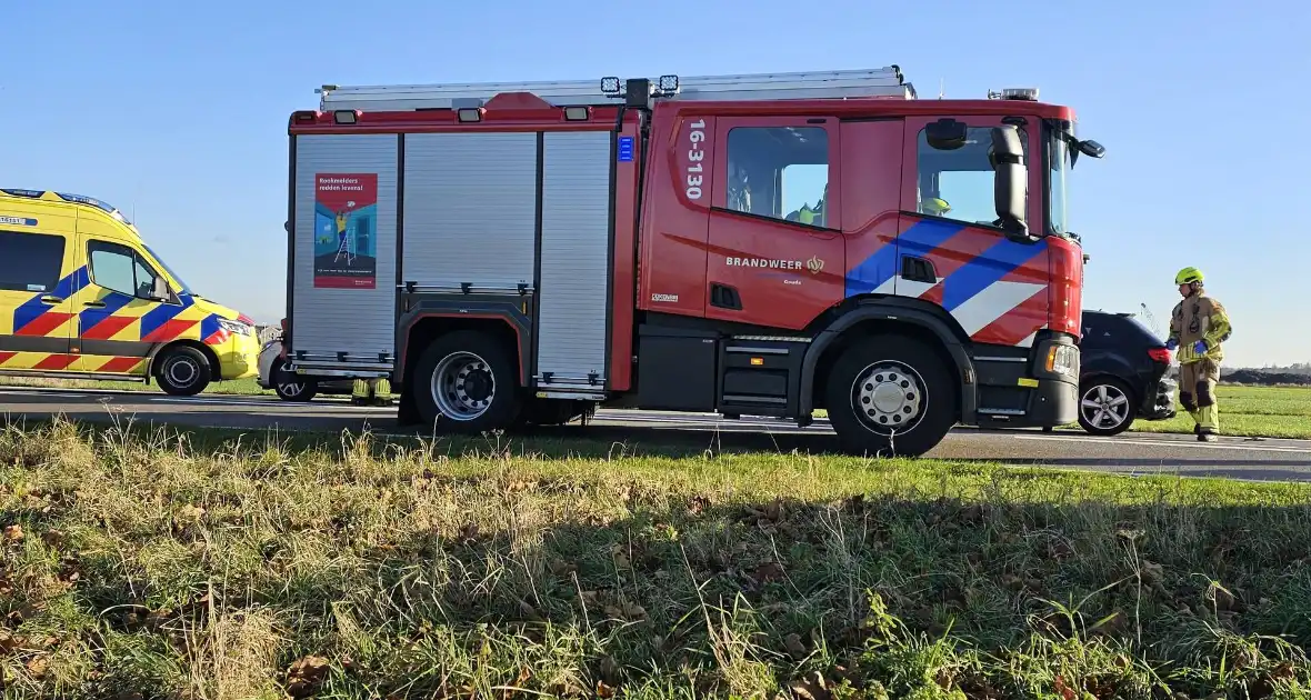 Veel schade bij kop-staartbotsing tussen vier voertuigen - Foto 5