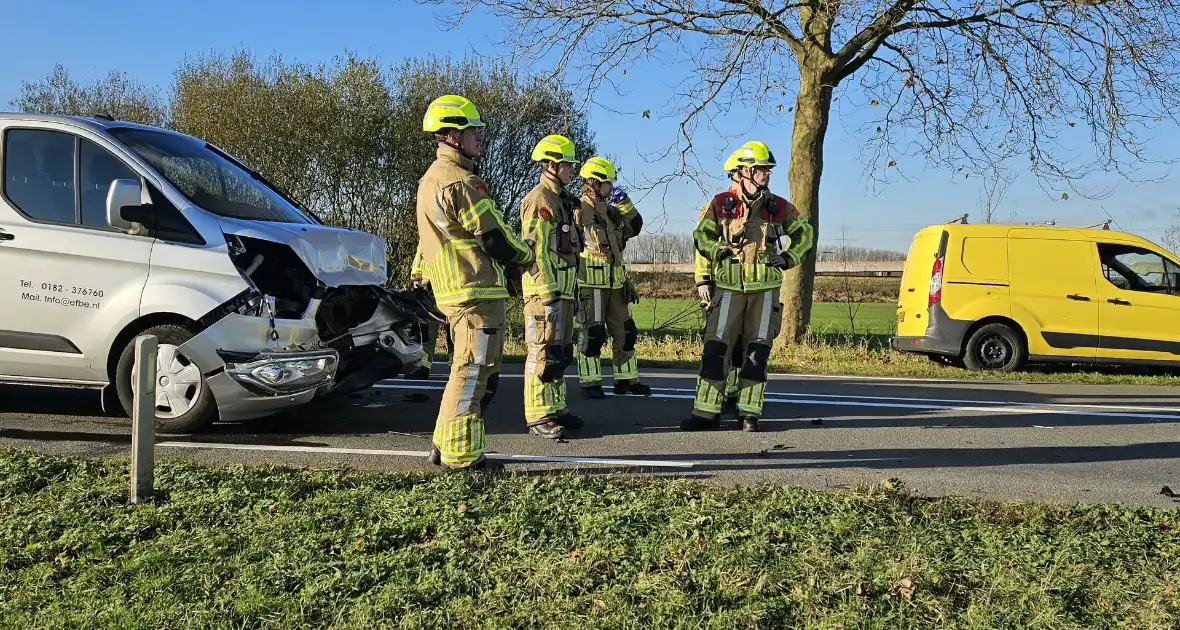 Veel schade bij kop-staartbotsing tussen vier voertuigen - Foto 7