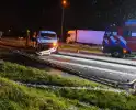 Automobilist verliest macht over stuur en botst op lantaarnpaal