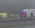 Chauffeur bevrijdt door brandweer bij botsing tussen vrachtwagens