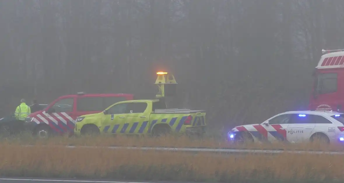 Chauffeur bevrijdt door brandweer bij botsing tussen vrachtwagens - Foto 10