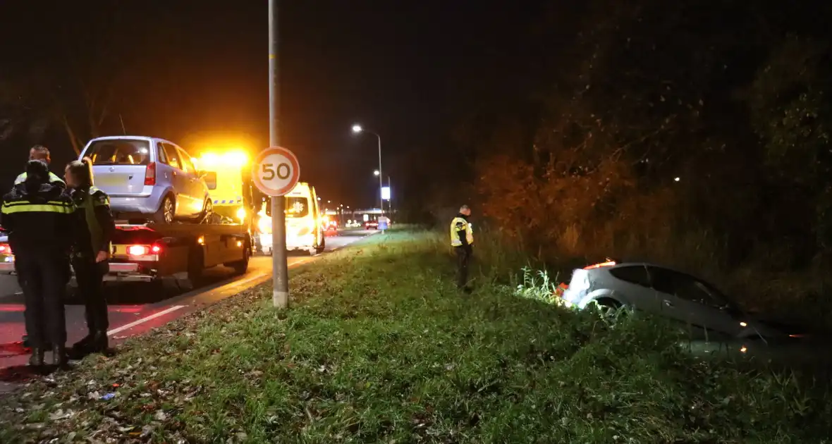 Automobilist verliest macht over stuur en belandt in sloot - Foto 1