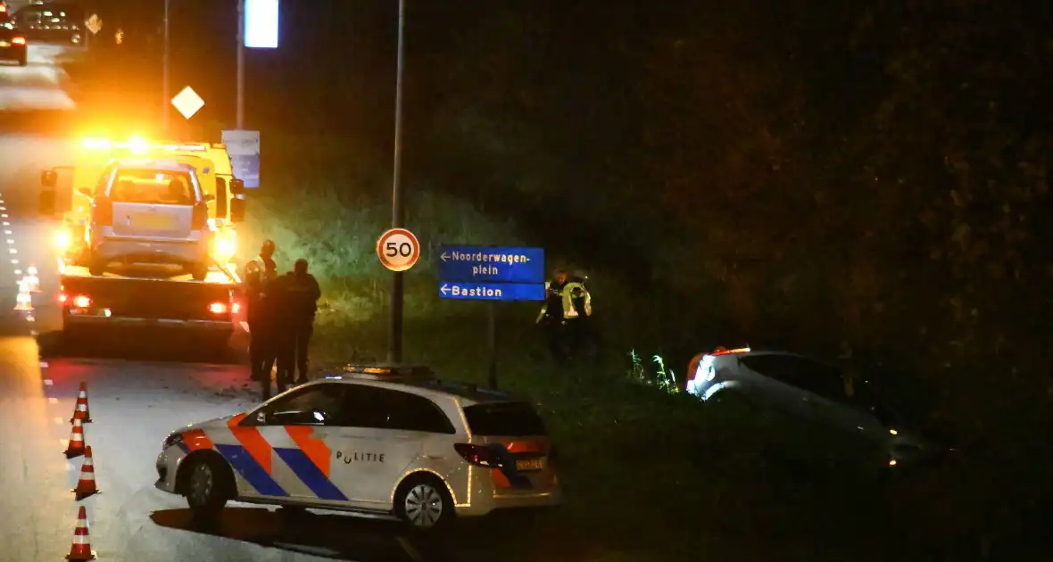 Automobilist verliest macht over stuur en belandt in sloot - Foto 5