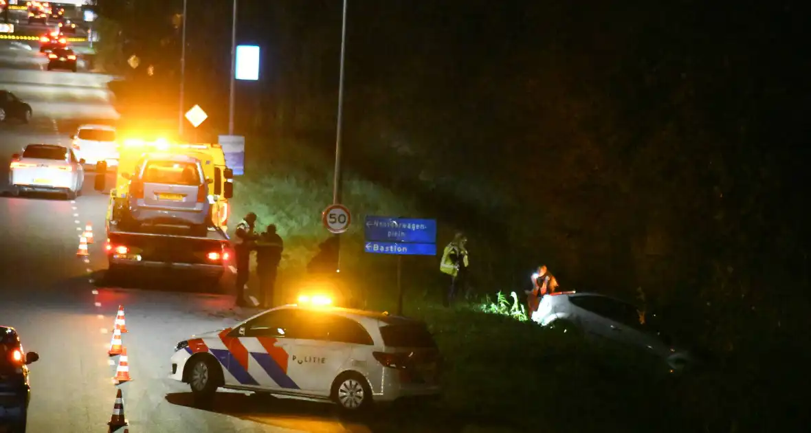 Automobilist verliest macht over stuur en belandt in sloot - Foto 6