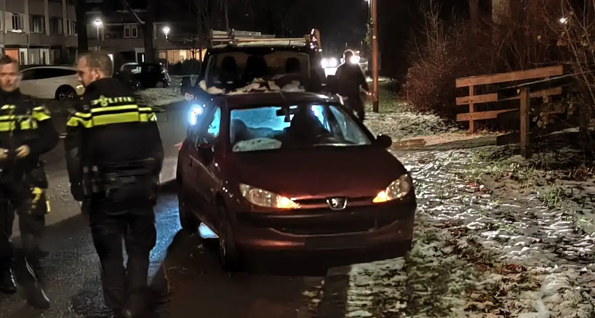 Fiets geplet door auto, persoon gewond naar ziekenhuis - Foto 3