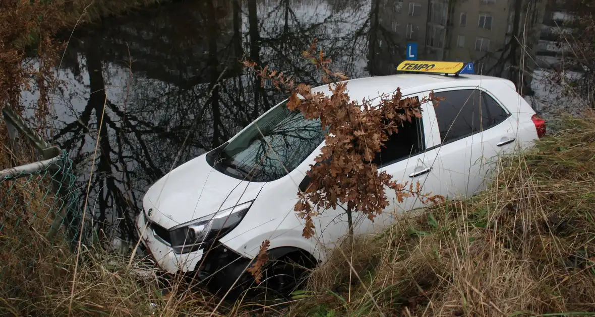 Leerling raakt met lesauto te water - Foto 2