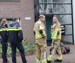 Brandweer forceert deur wegens woningbrand