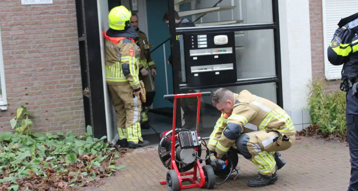 Brandweer forceert deur wegens woningbrand - Foto 3