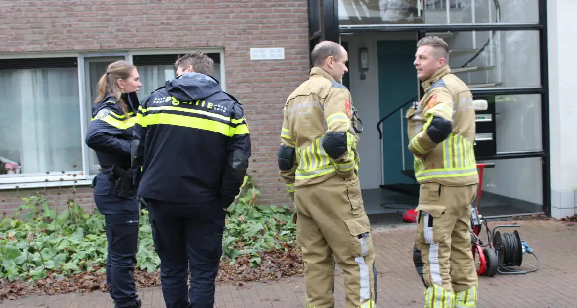 Brandweer forceert deur wegens woningbrand - Foto 5