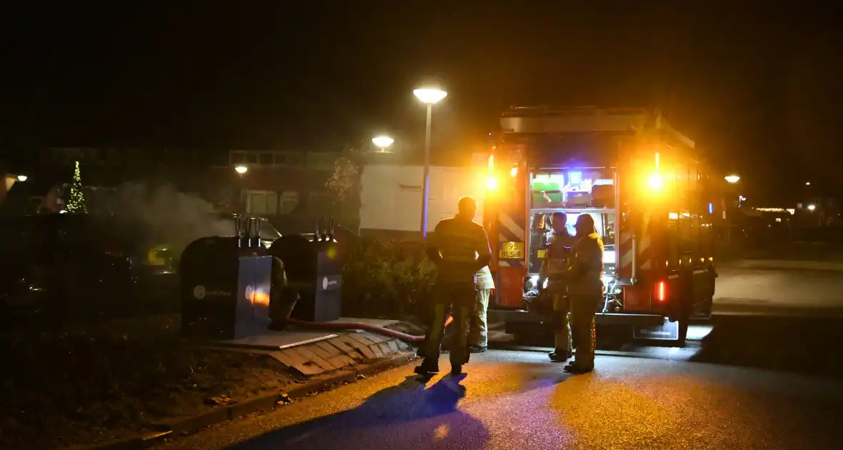 Brandweer blust rokende ondergrondse container - Foto 1