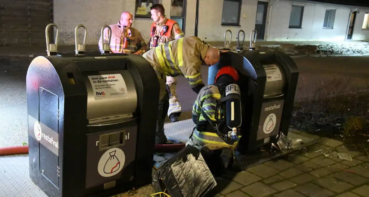 Brandweer blust rokende ondergrondse container - Foto 4