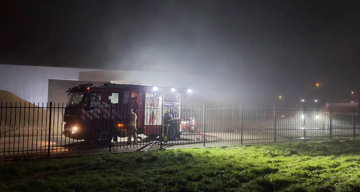 Veel rookontwikkeling bij brand in loods - Foto 1