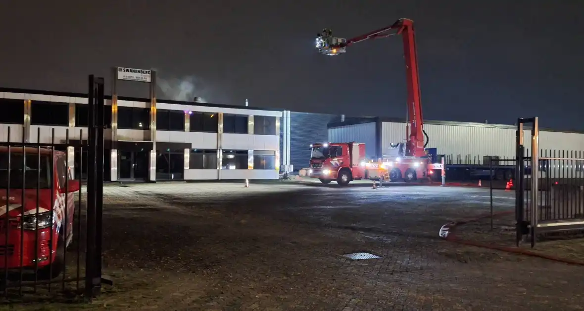 Veel rookontwikkeling bij brand in loods - Foto 5