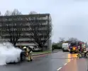 Auto vliegt tijdens rijden in brand in Hardenberg