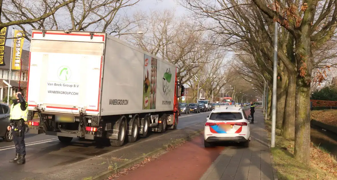 Gestrande vrachtwagen zorgt voor verkeersoverlast - Foto 1