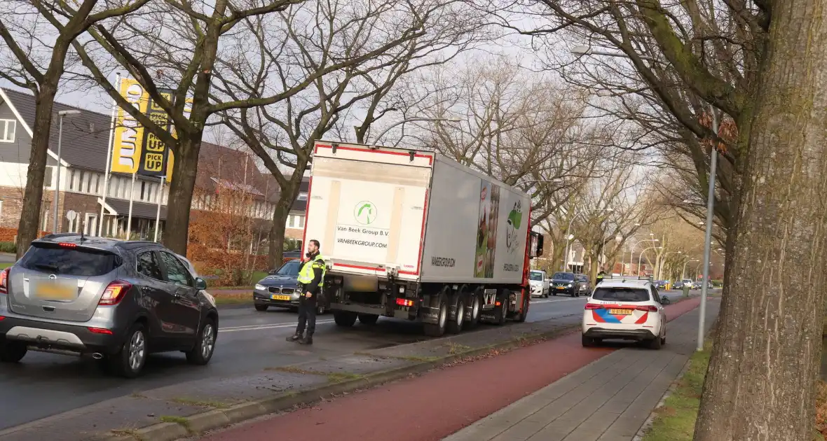 Gestrande vrachtwagen zorgt voor verkeersoverlast - Foto 2