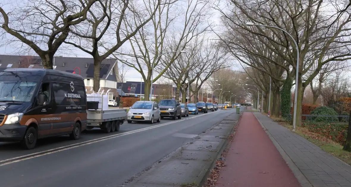 Gestrande vrachtwagen zorgt voor verkeersoverlast - Foto 4